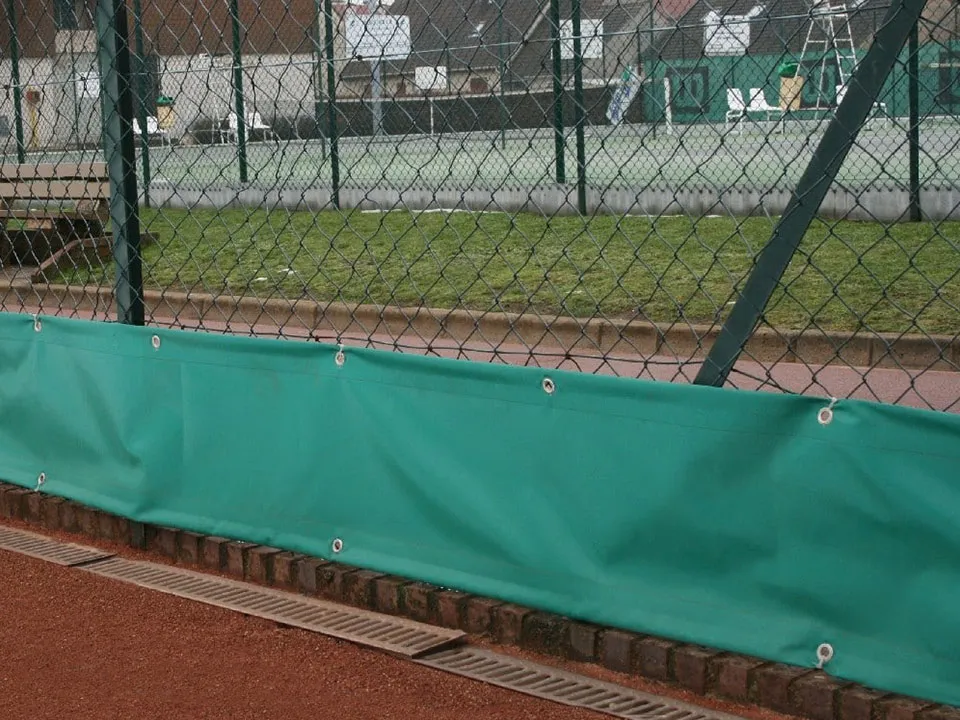 Bâche Fond de Court Tennis – Solution Sur Mesure
