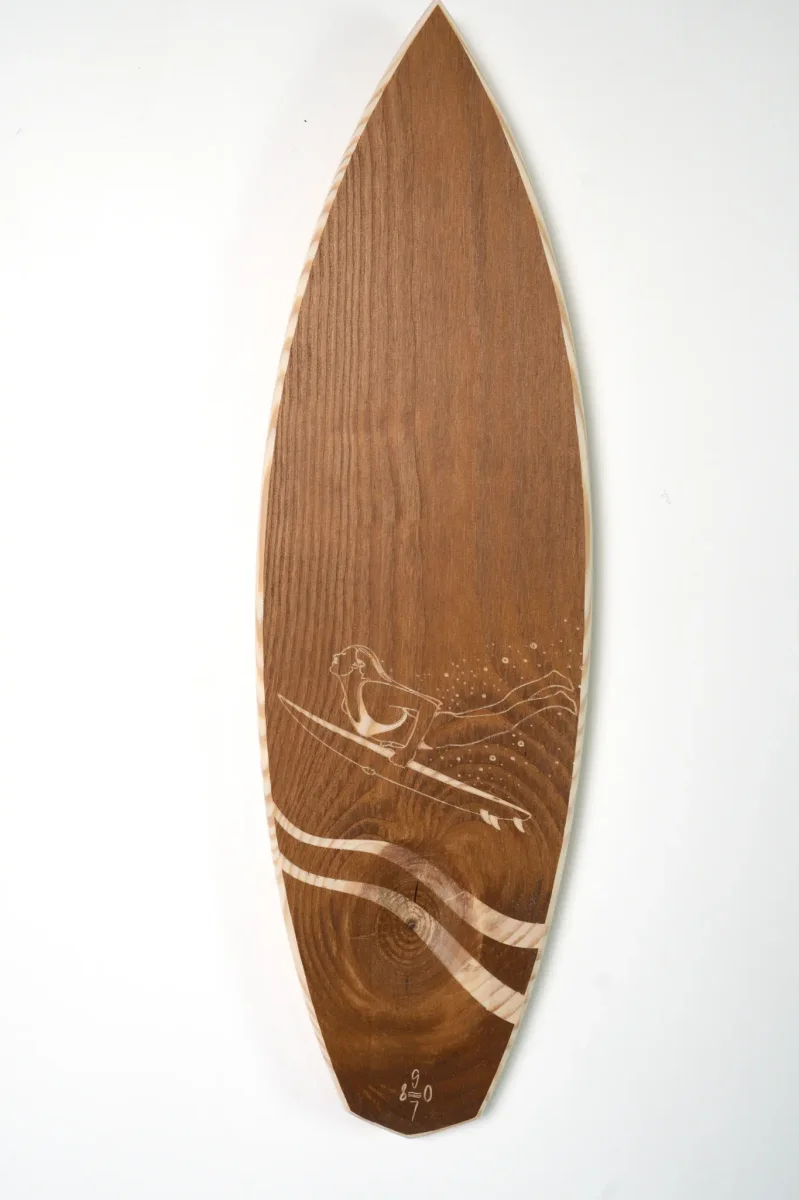 Planche de surf déco « Surfeuse et Surfeur » – Image 3