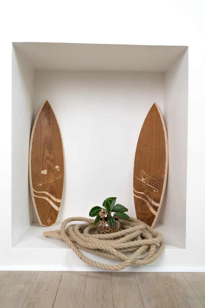 Planche de surf déco « Surfeuse et Surfeur » – Image 5